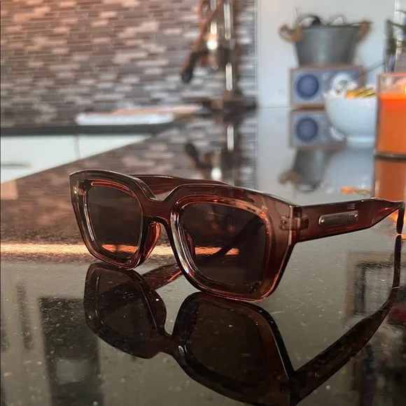 Chic Brown Square Sunglasses - Picture 2 of 2